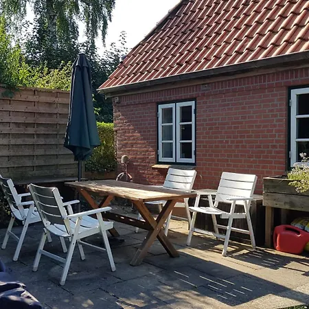 Nyaraló Tante Kamps Hus - Uriges Haeuschen Mit Garten Und Geschichte Grundhof